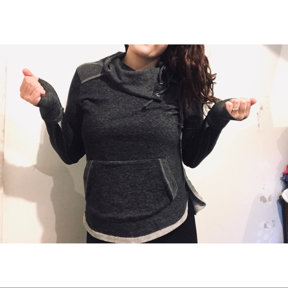 Maurices Women’s Sweatshirt (Size M)
